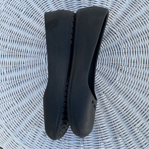 Crocs Flats Slip-on Shoes Women’s Size 7 - Picture 3 of 8